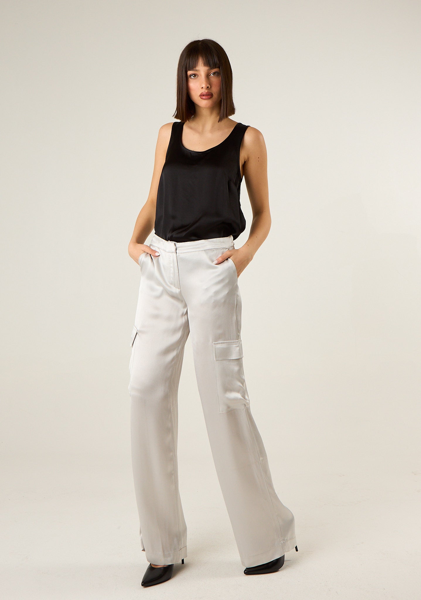 Pantalone cargo in raso