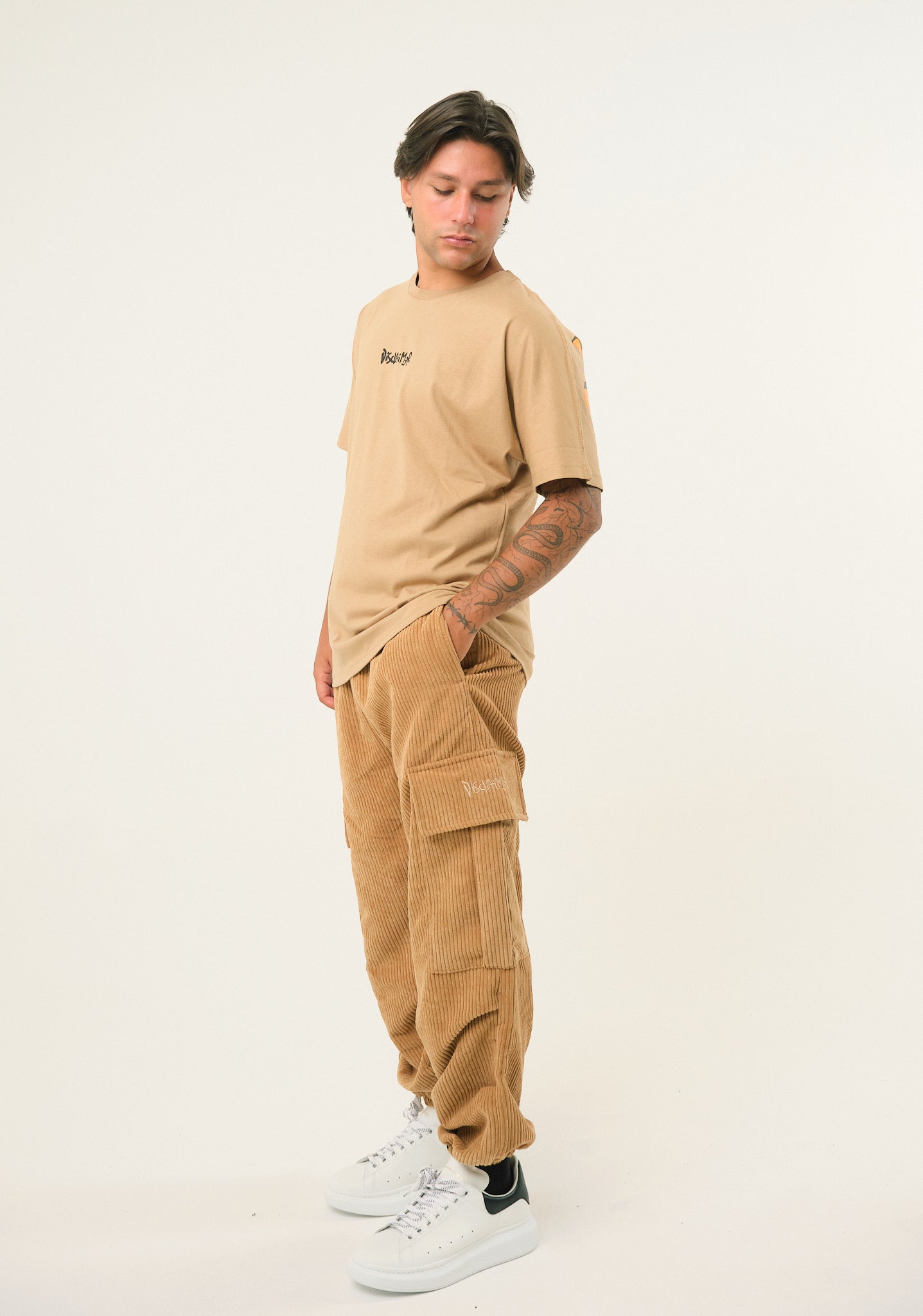 T-shirt con stampa posteriore