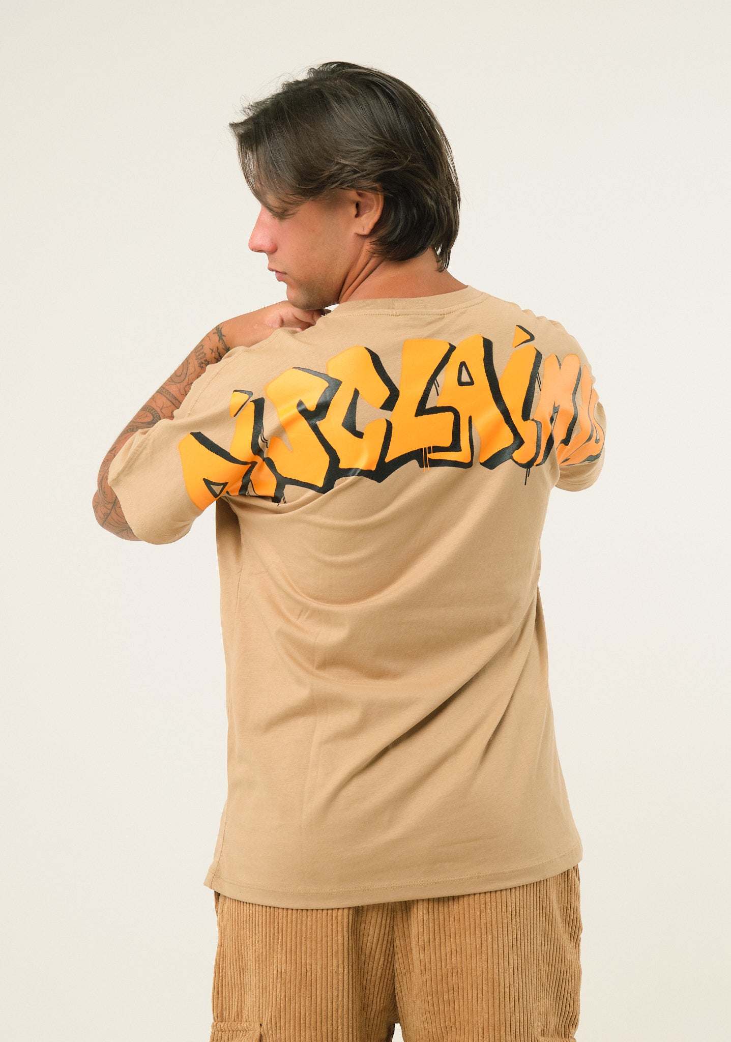 T-shirt con stampa posteriore