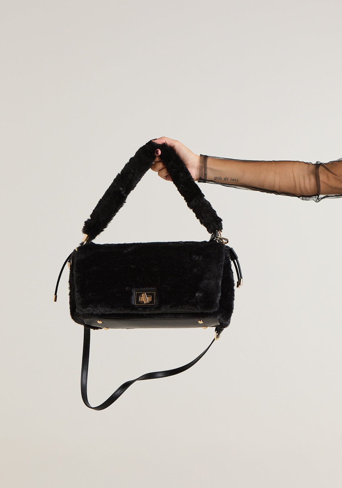 Borsa baguette in pelo con tracolla