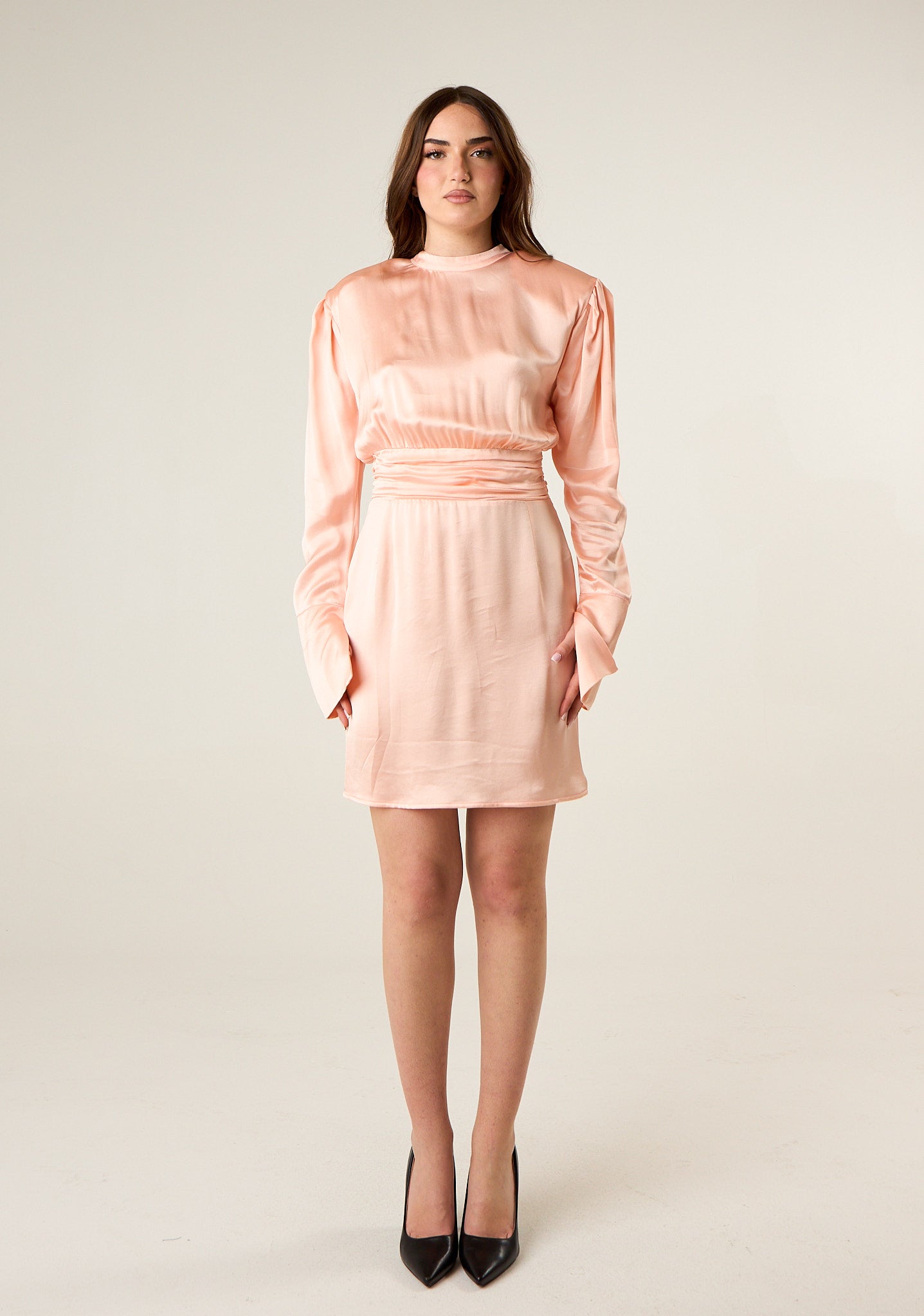 Abito corto accollato