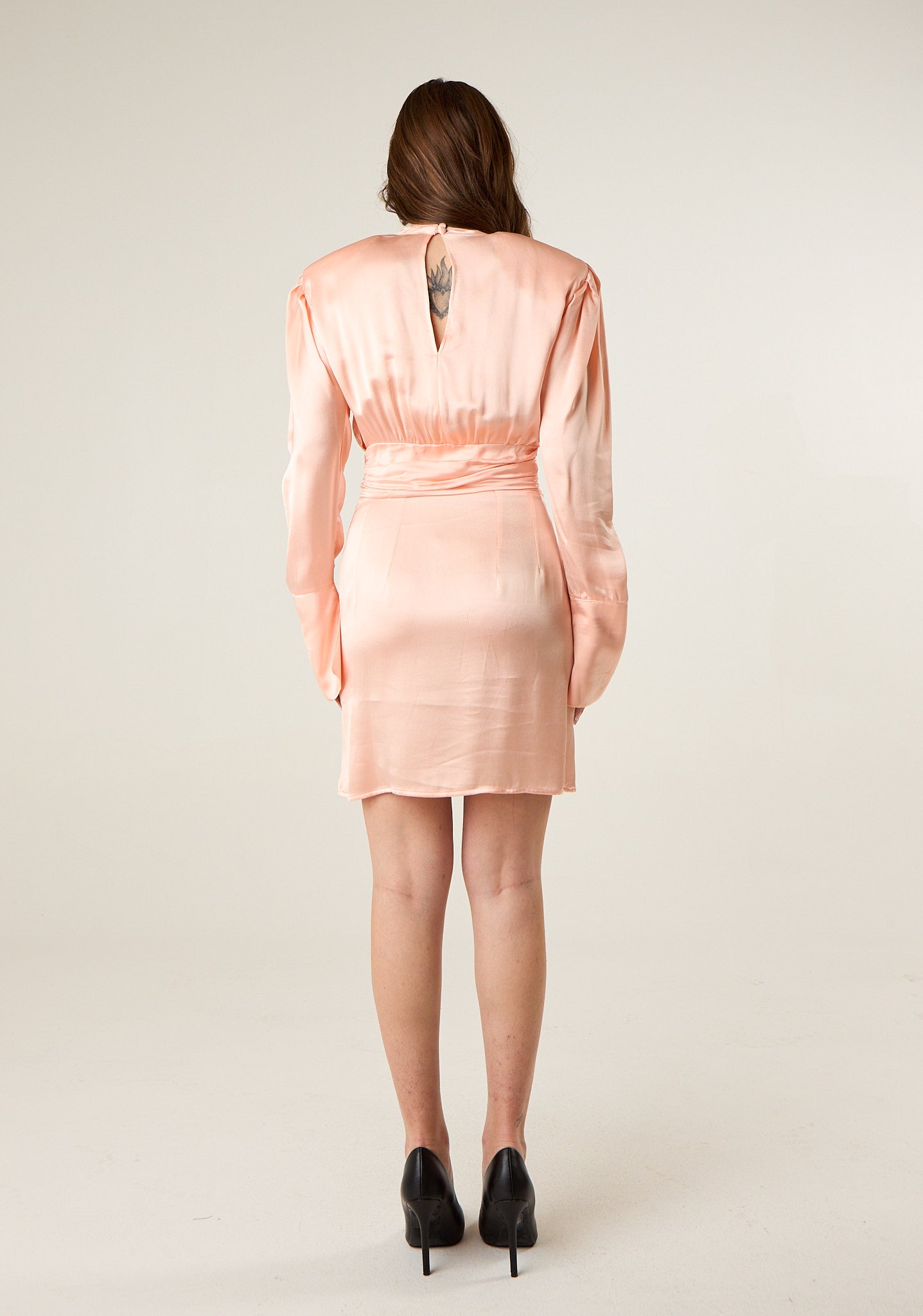 Abito corto accollato