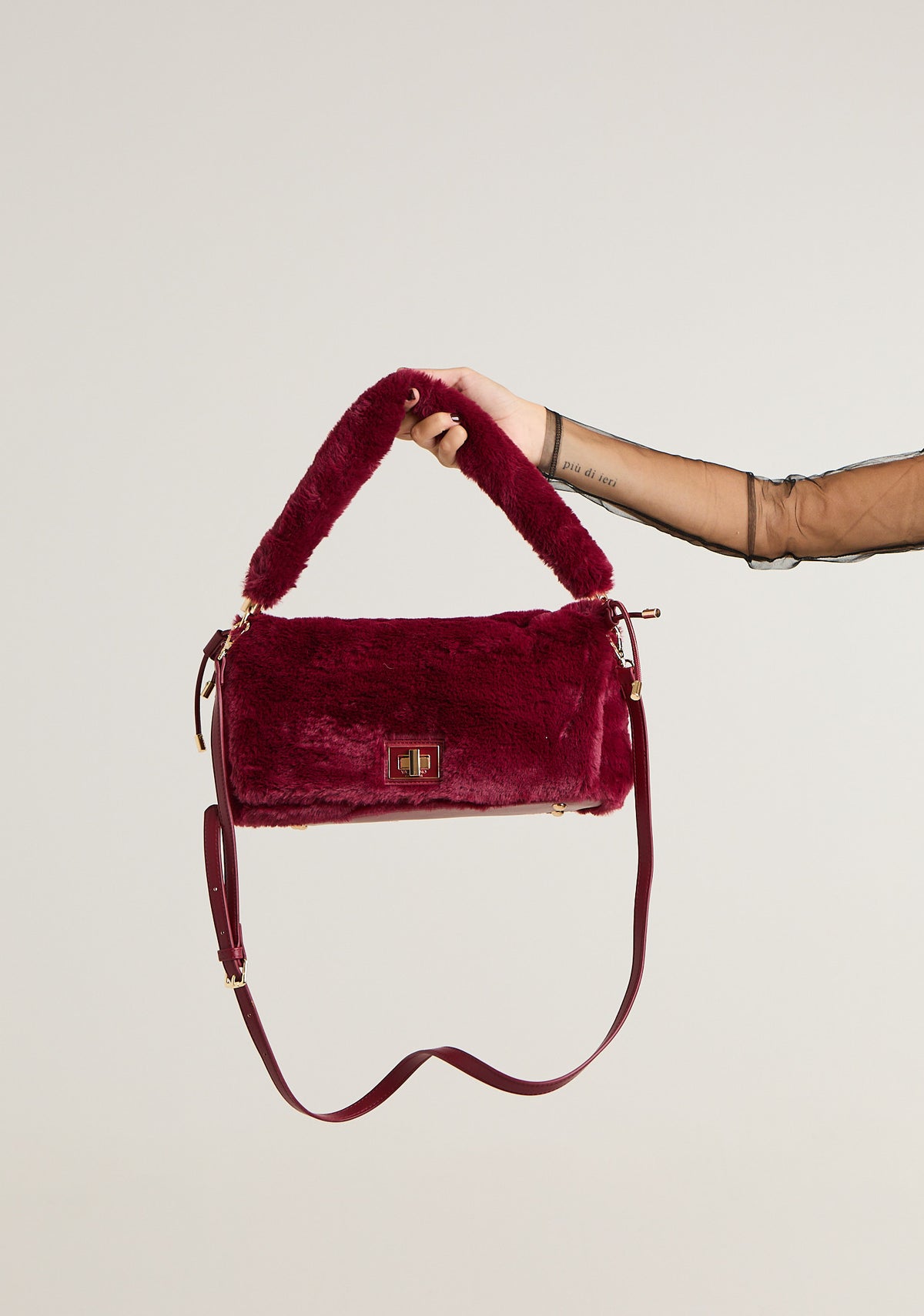 Borsa baguette in pelo con tracolla