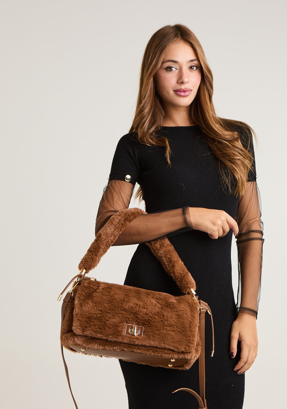Borsa baguette in pelo con tracolla