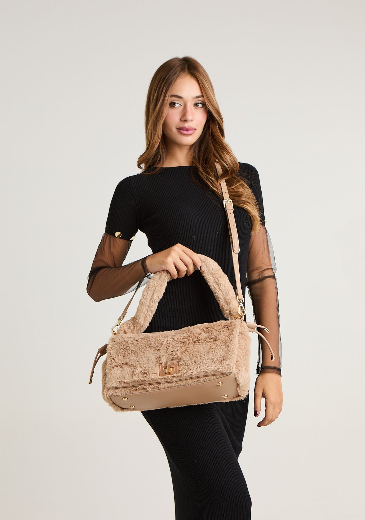 Borsa baguette in pelo con tracolla