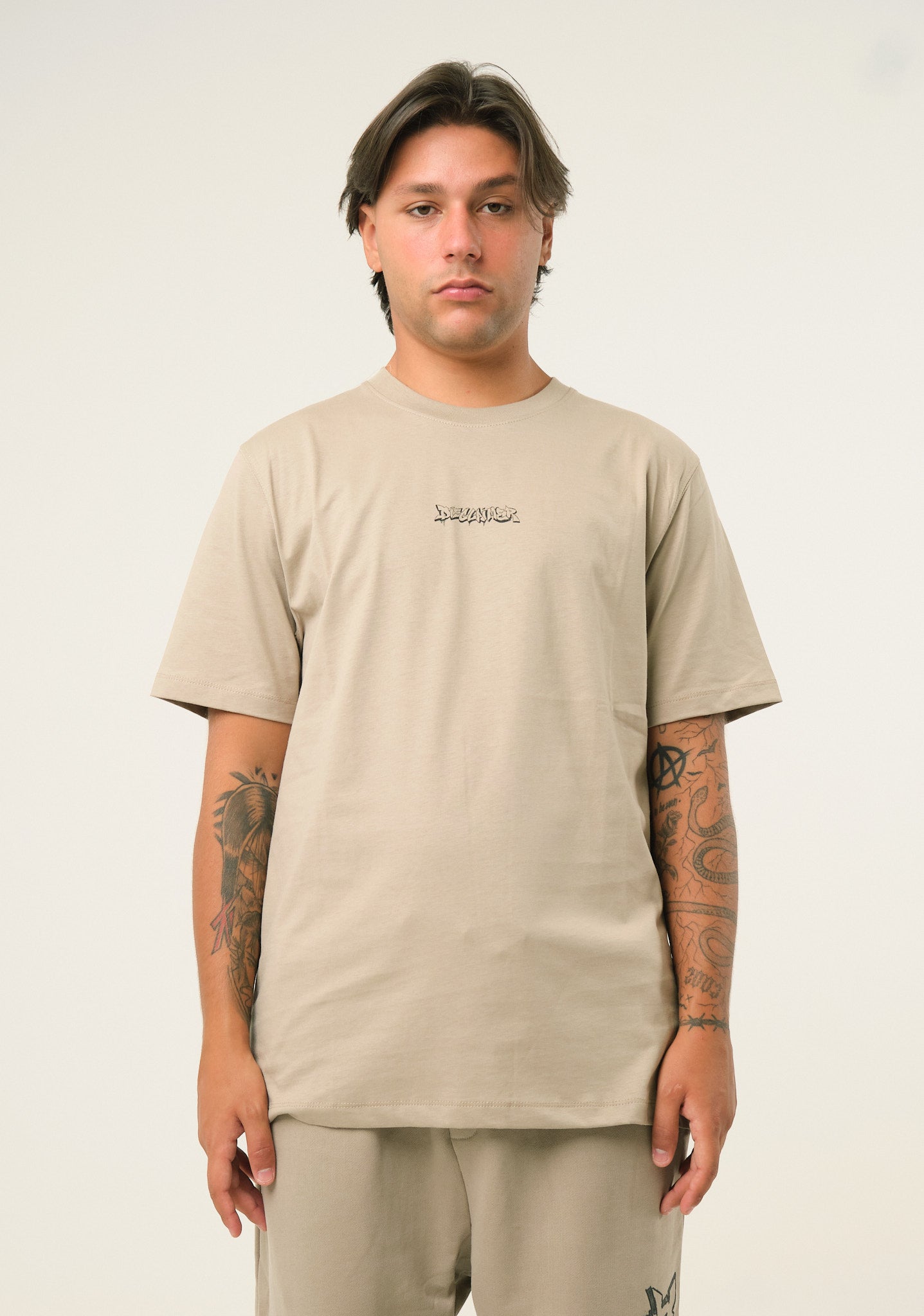 T-shirt con stampa frontale
