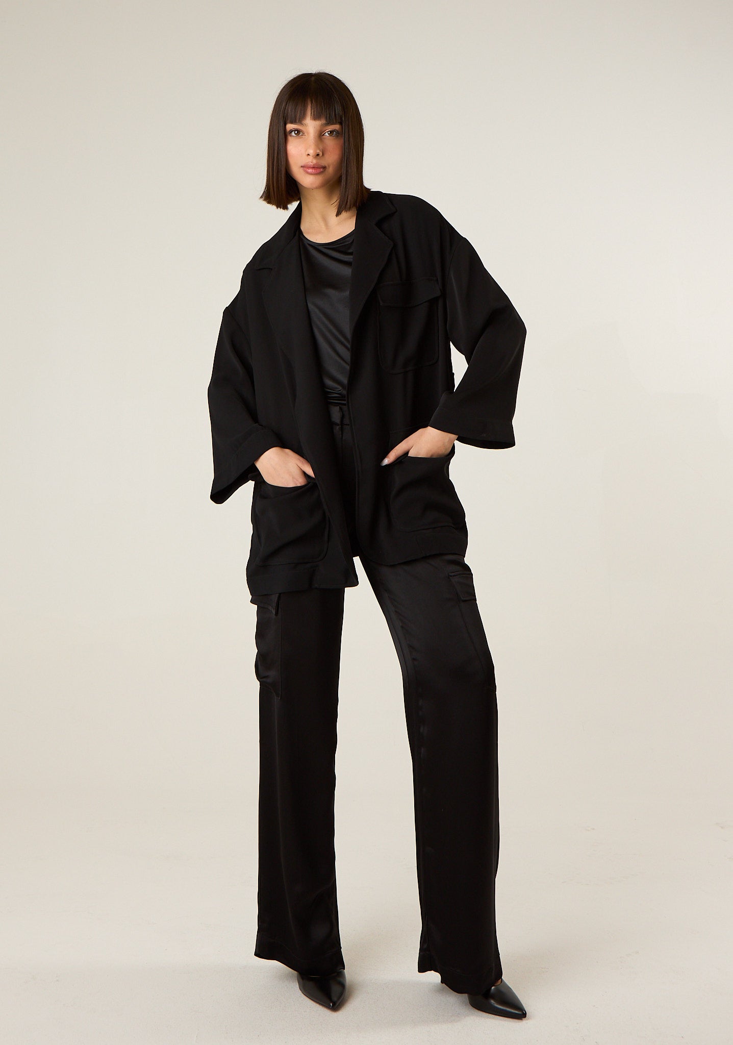 Pantalone cargo in raso