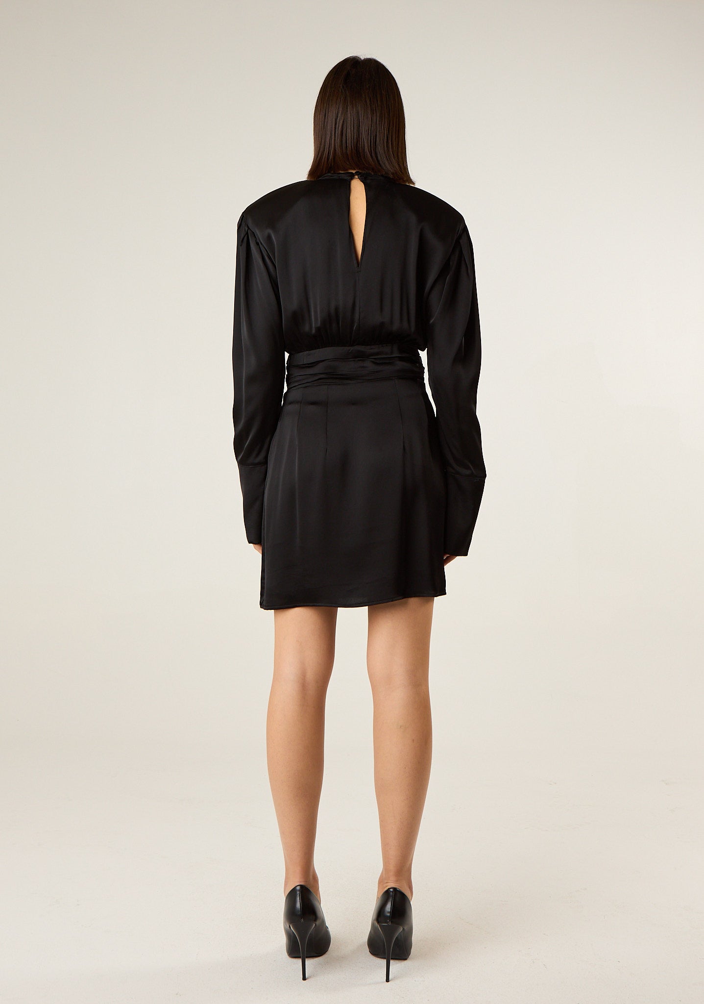 Abito corto accollato