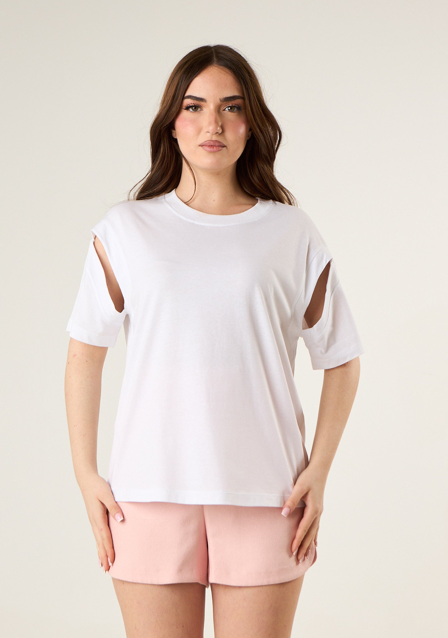 T-shirt con dettagli cut out