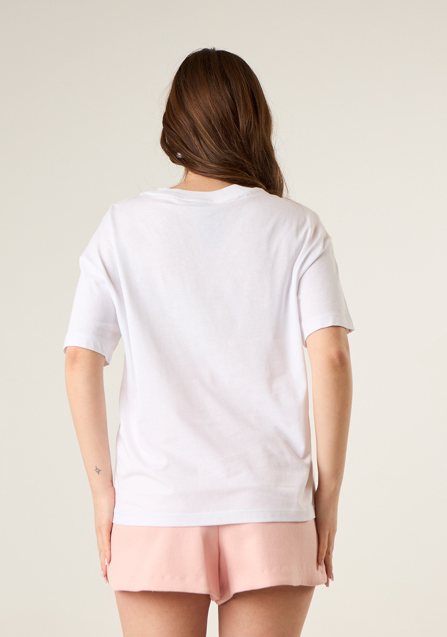 T-shirt con dettagli cut out