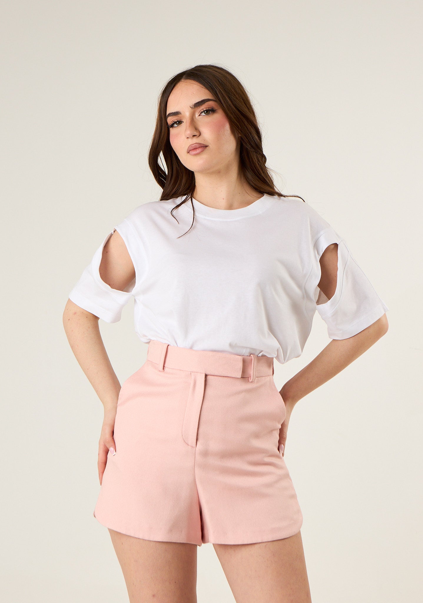 T-shirt con dettagli cut out