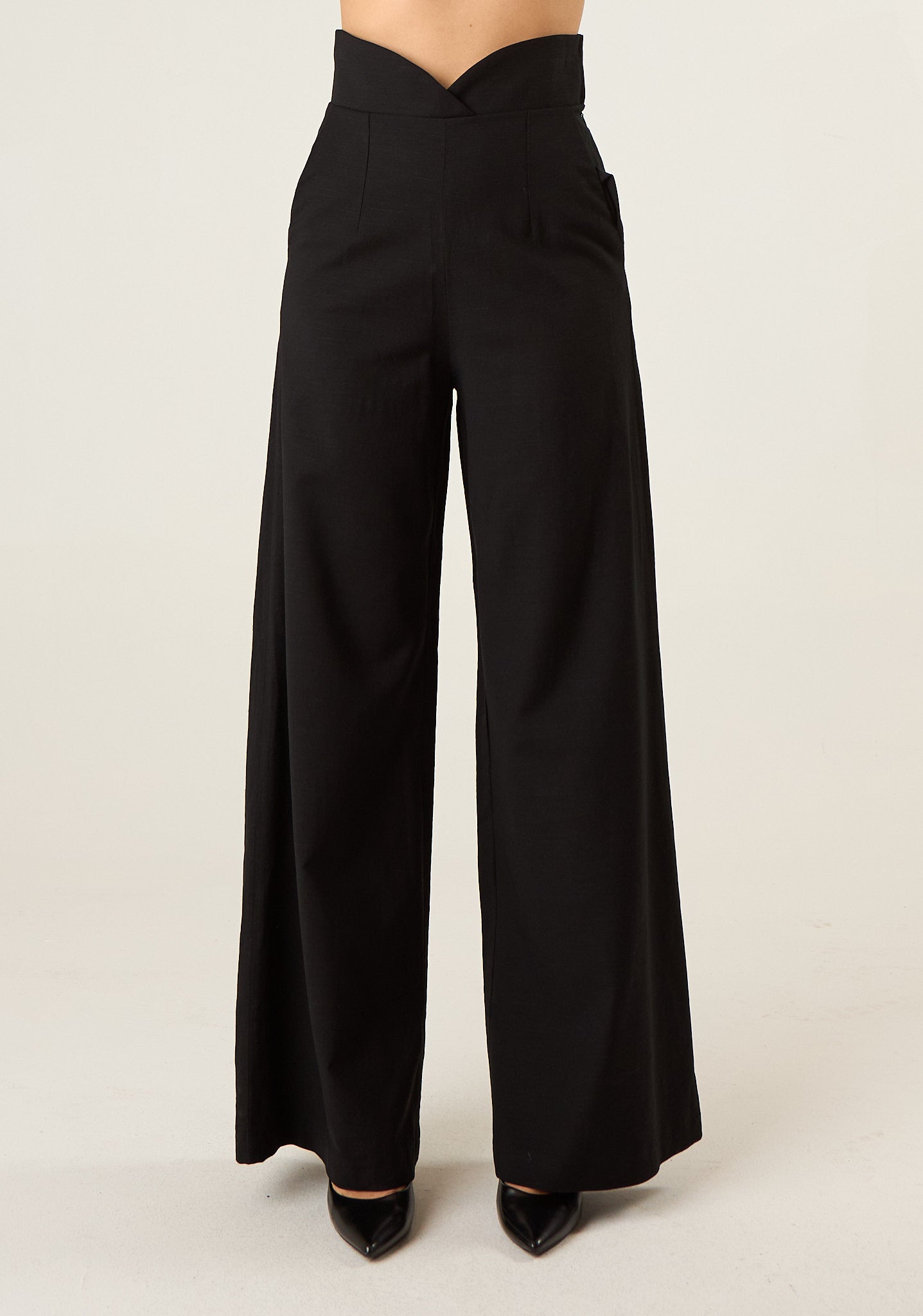 Pantalone con corpetto alto