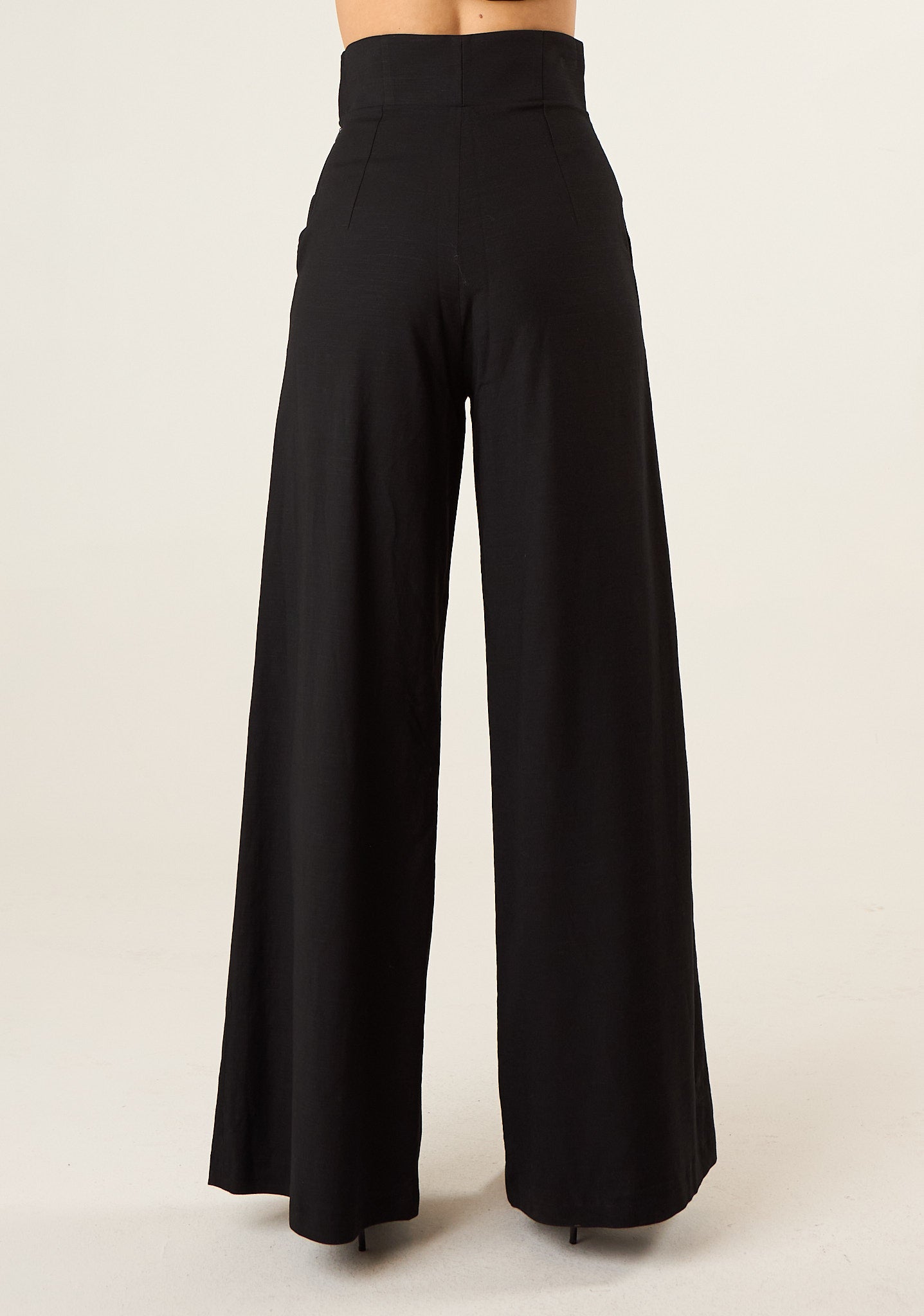 Pantalone con corpetto alto