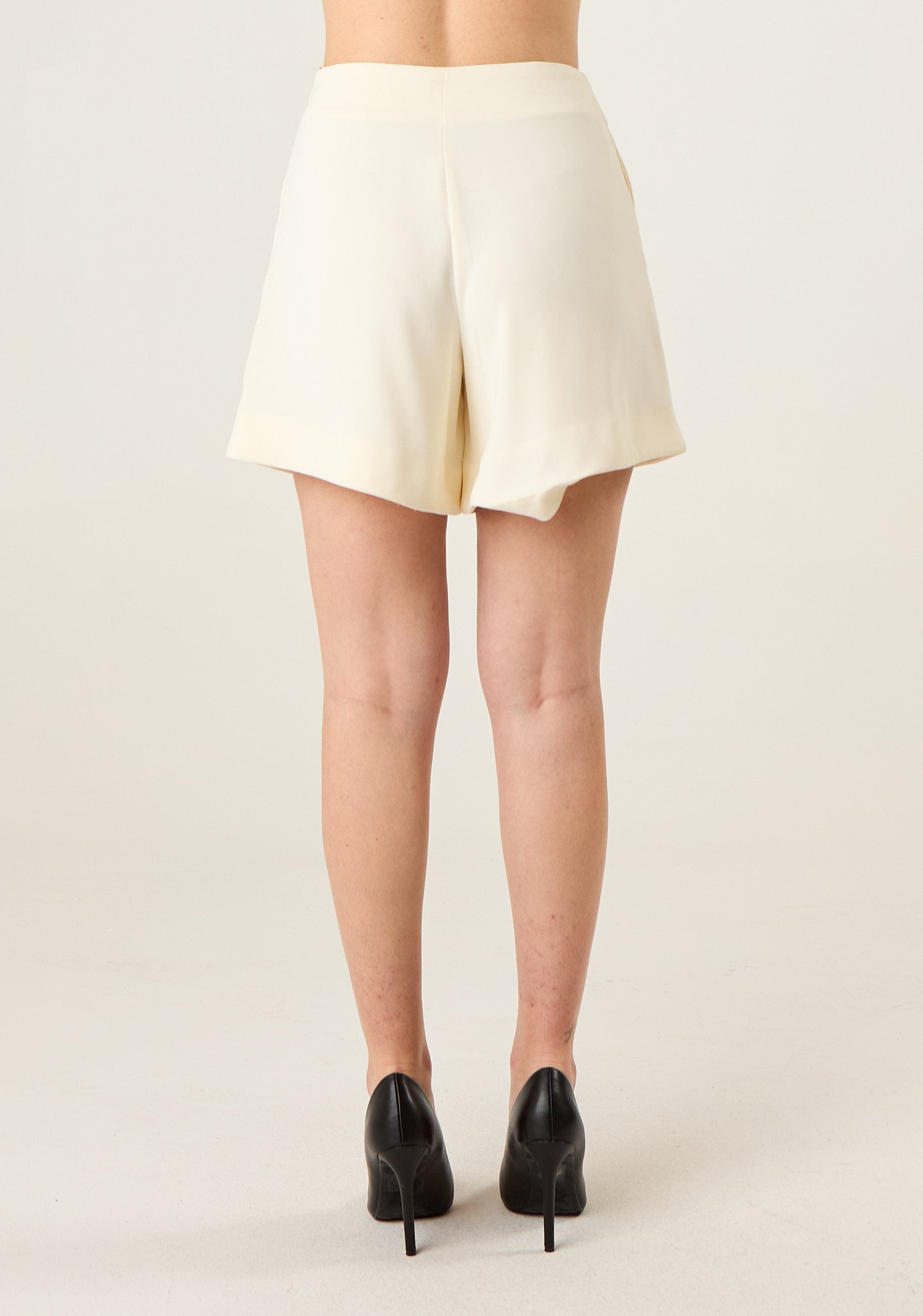 Short a taglio sartoriale