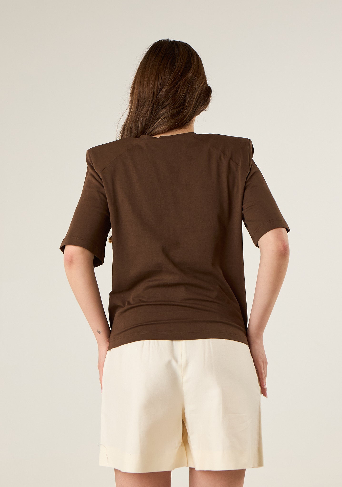 T-shirt basic con spalline