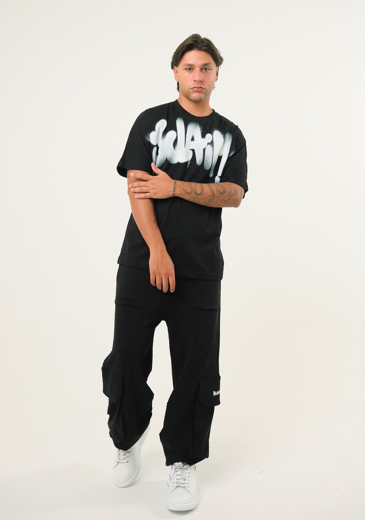 T-shirt con stampa spray frontale