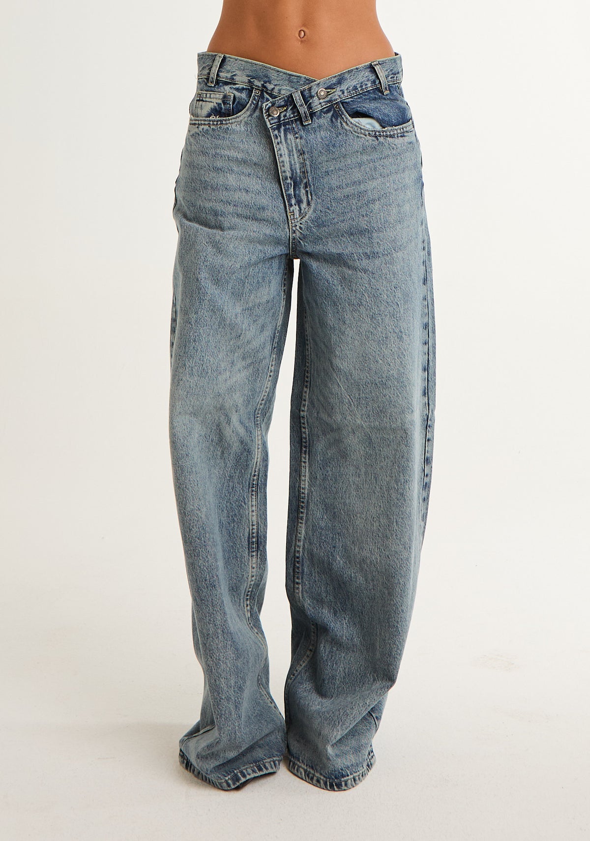 Jeans Ginevra con vita incrociata