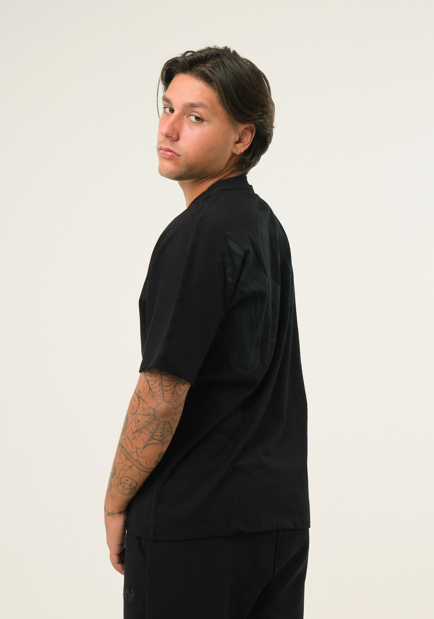 T-shirt con stampa posteriore