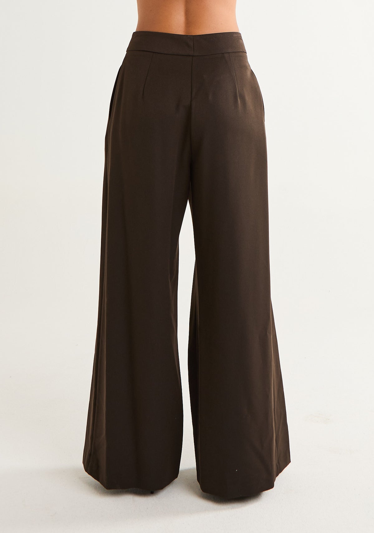 Pantalone con piega