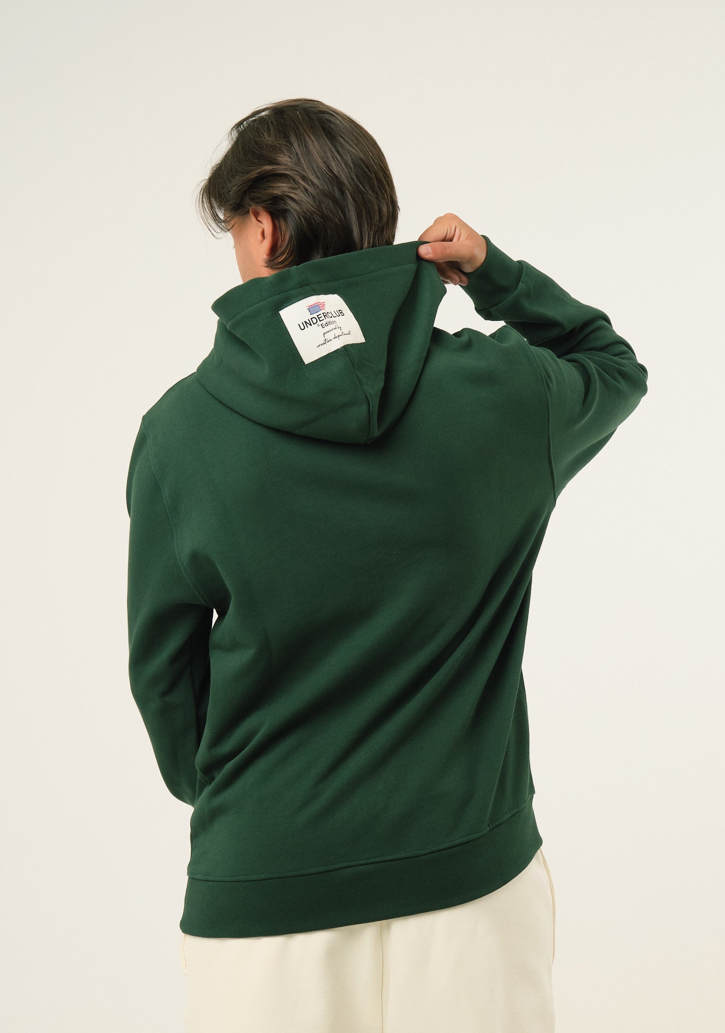 Felpa con patch su cappuccio