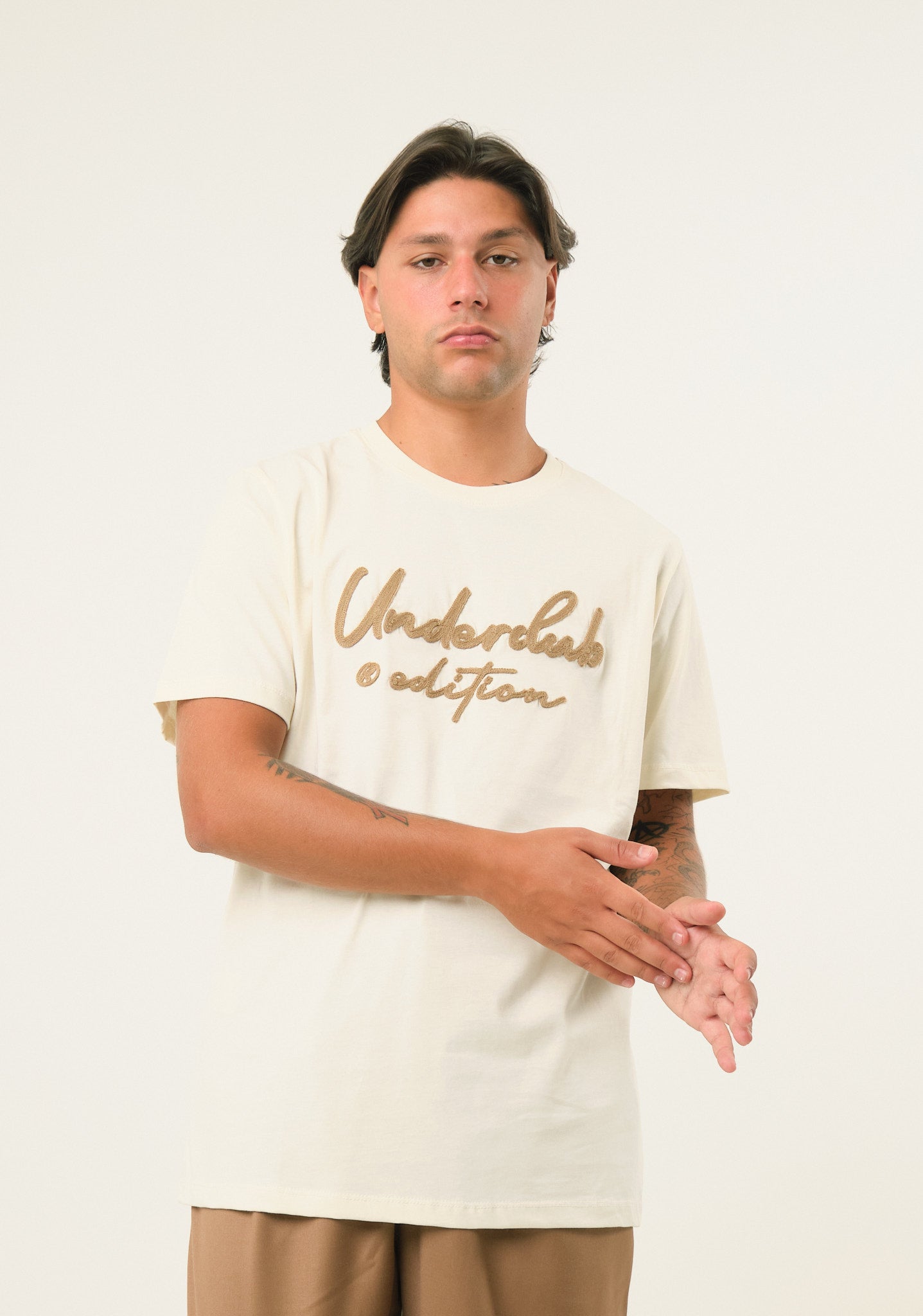 T-shirt con logo ricamato