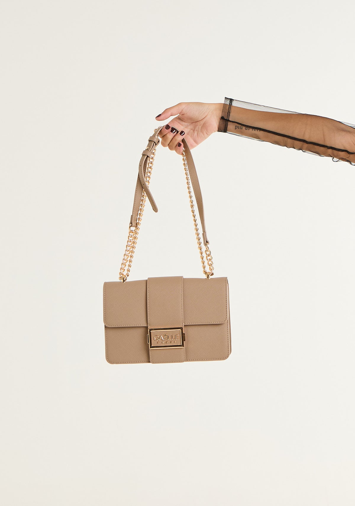 Borsa regular con patta logata in saffiano