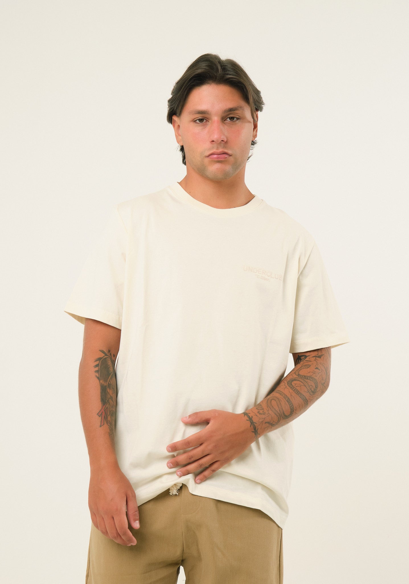 T-shirt con logo ricamato laterale