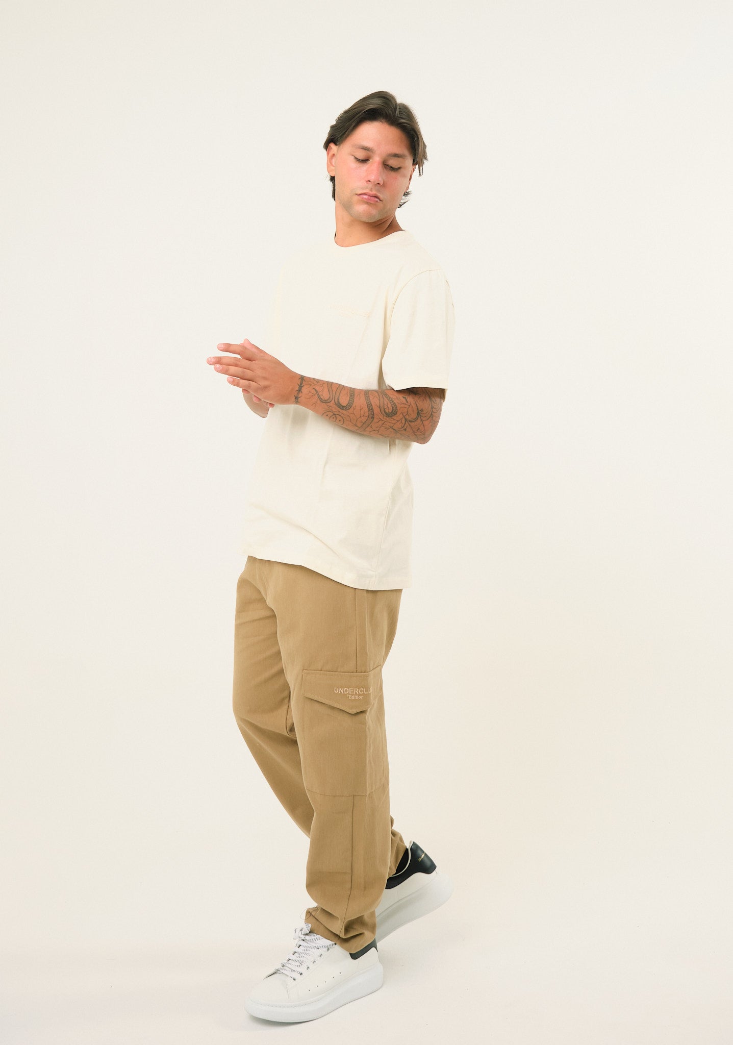 T-shirt con logo ricamato laterale