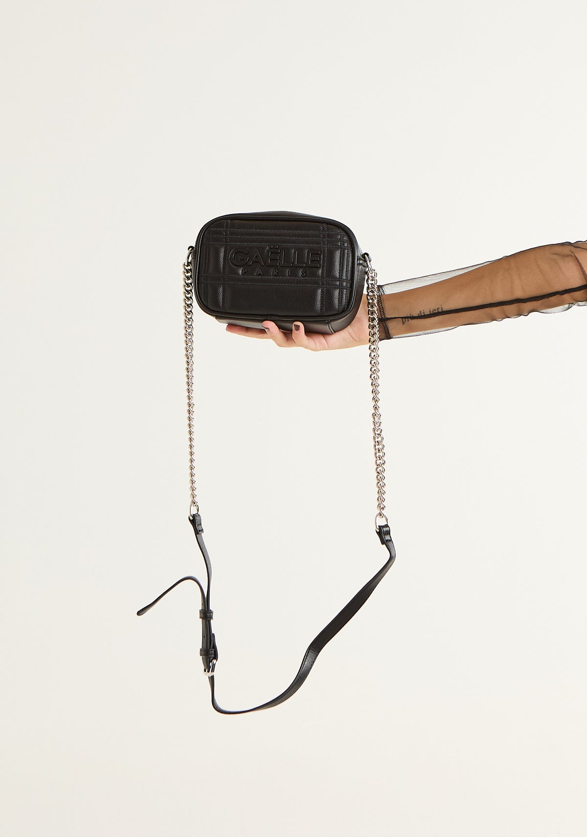 Borsa camera bag con logo in metallo