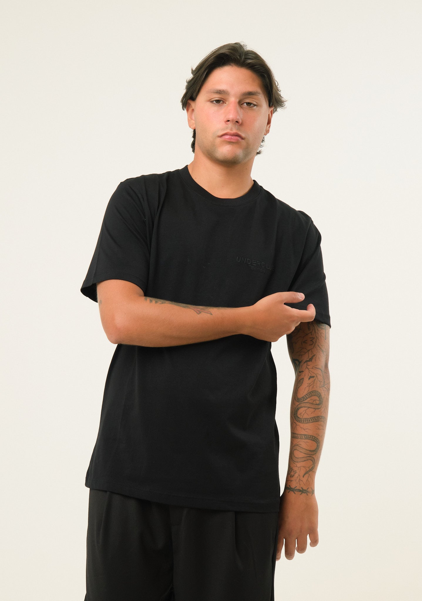 T-shirt con logo ricamato laterale