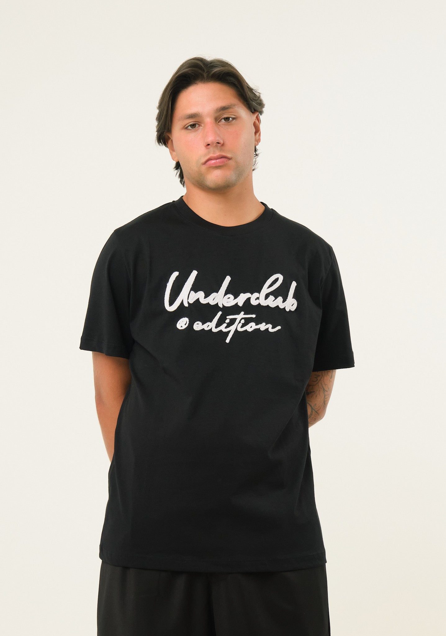 T-shirt con logo ricamato