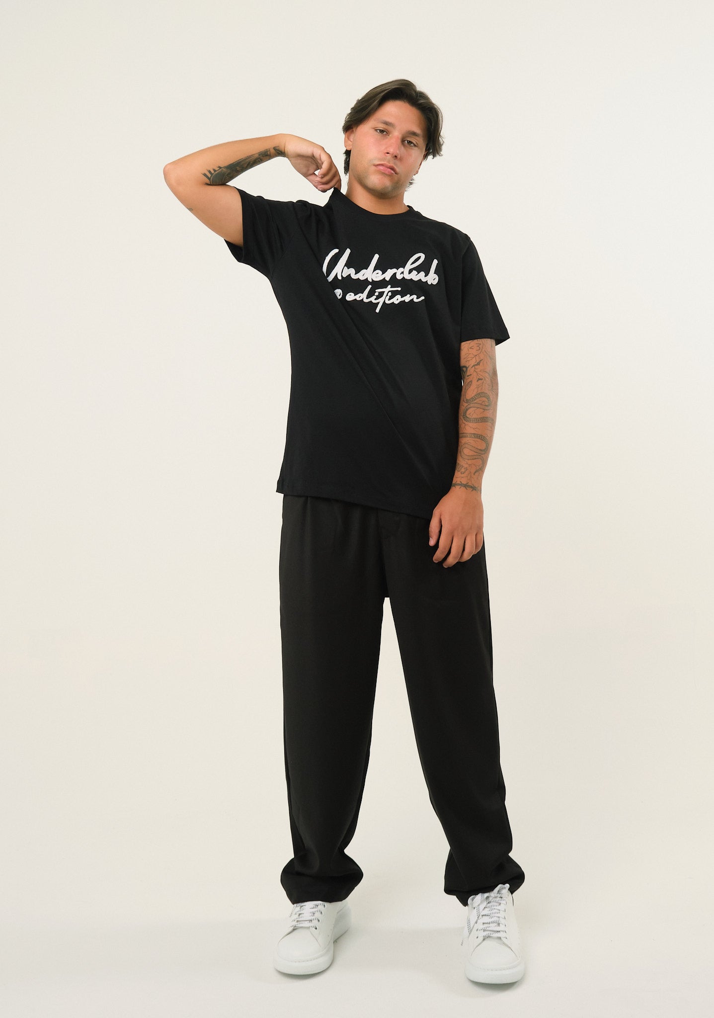 T-shirt con logo ricamato