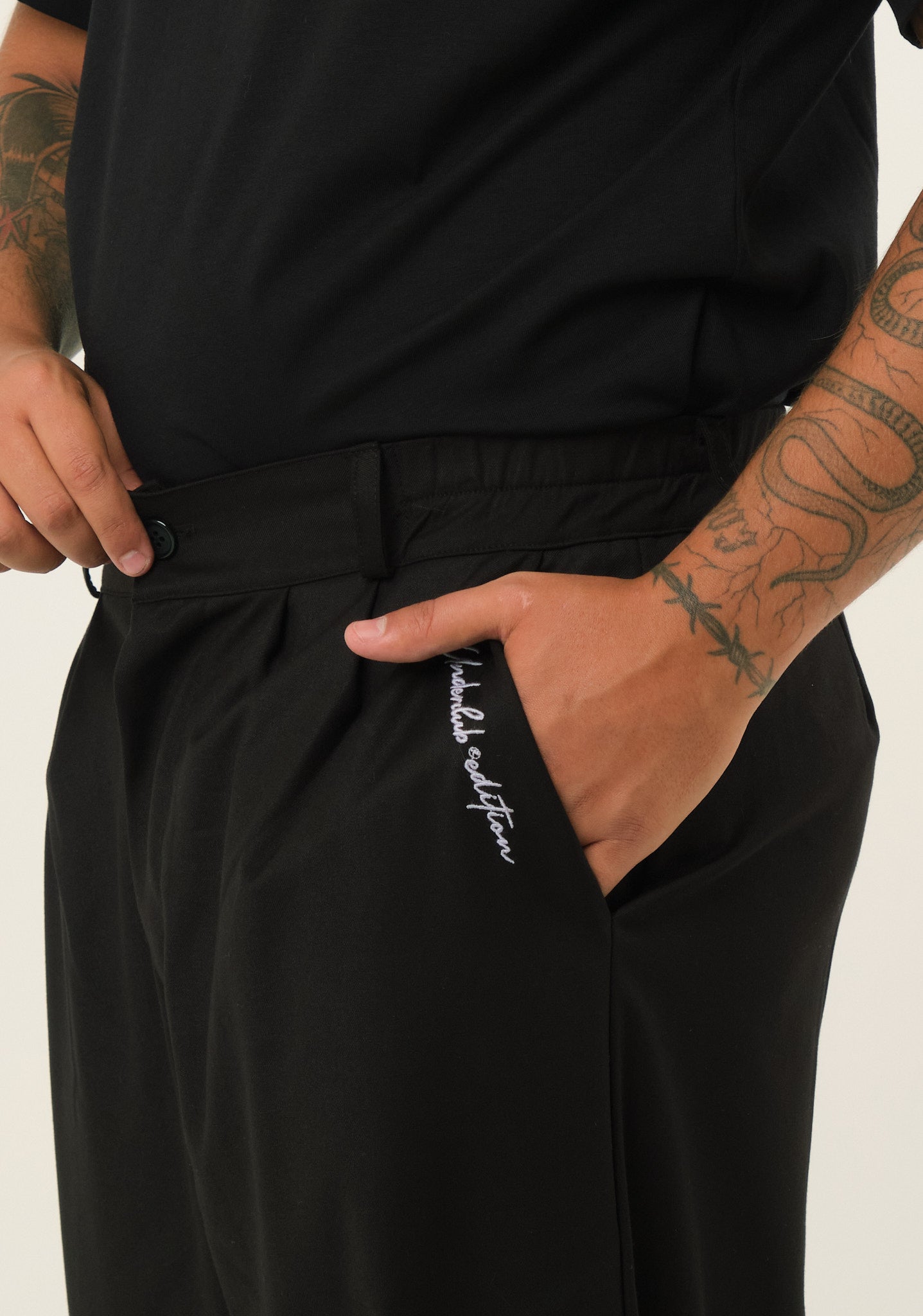 Pantalone con logo laterale