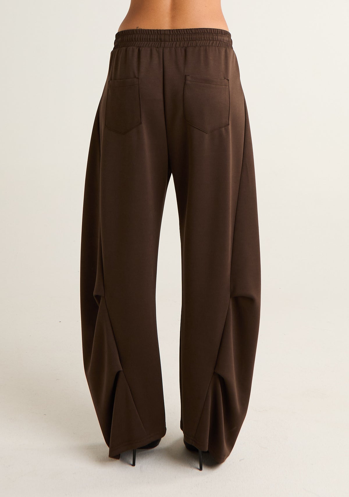 Pantalone tuta a taglio barrel