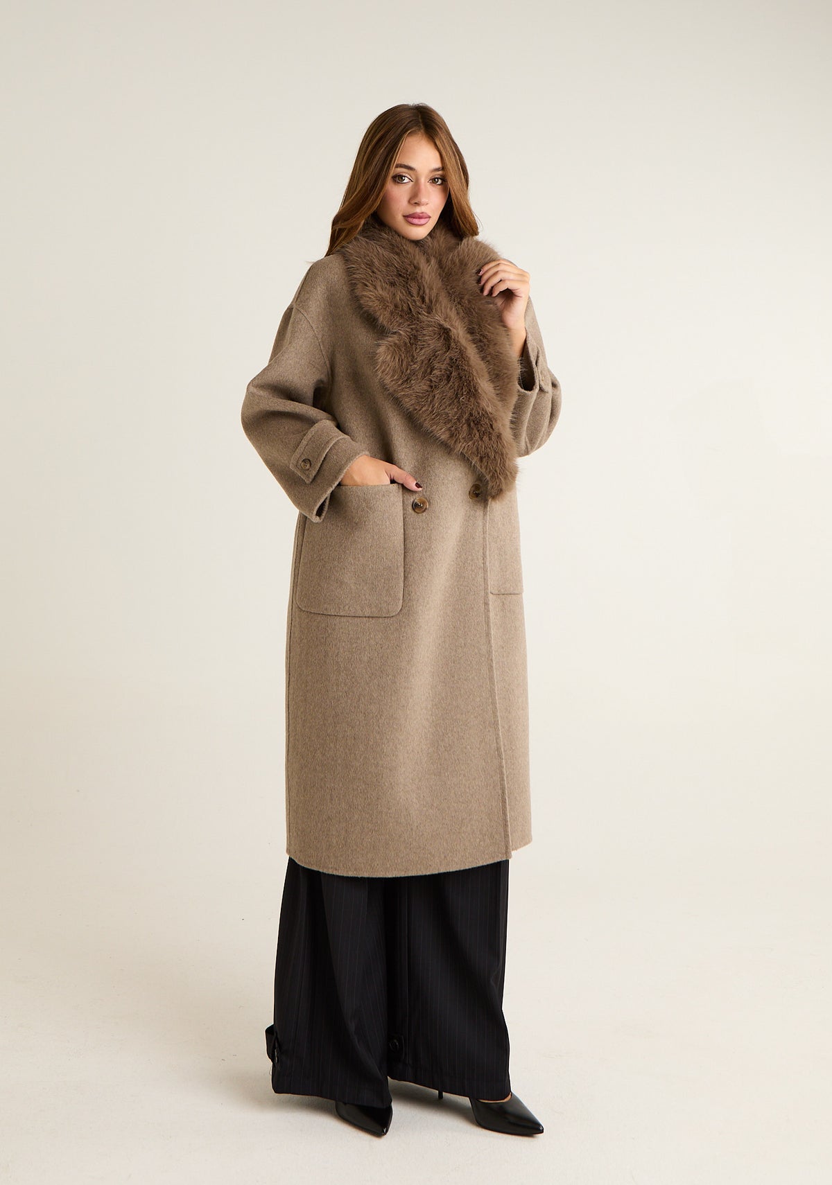 Cappotto lungo con collo in pelliccia