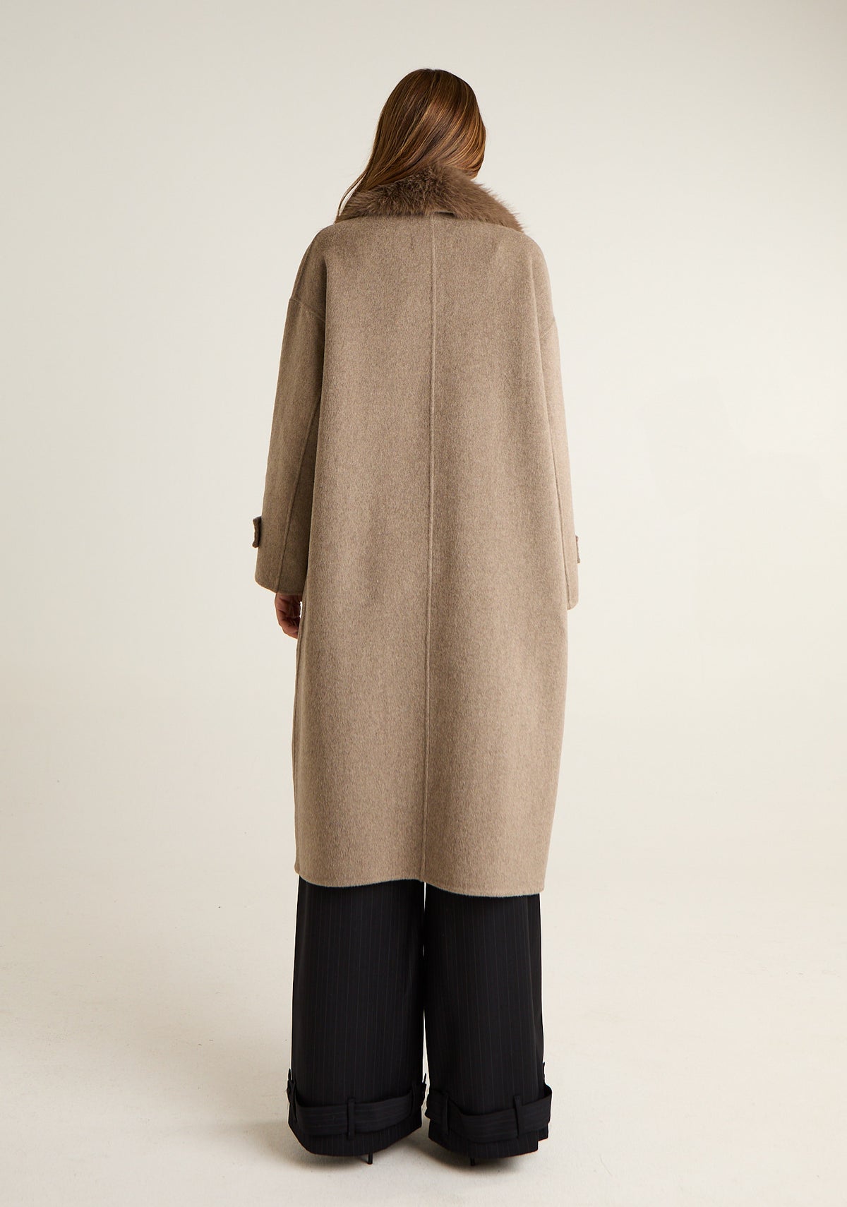 Cappotto lungo con collo in pelliccia
