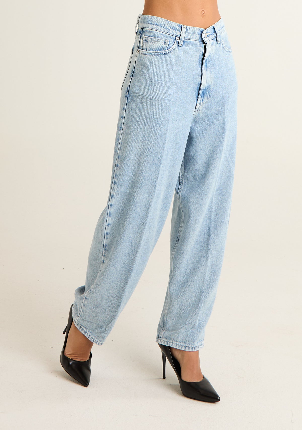 Jeans barrel a lavaggio chiaro