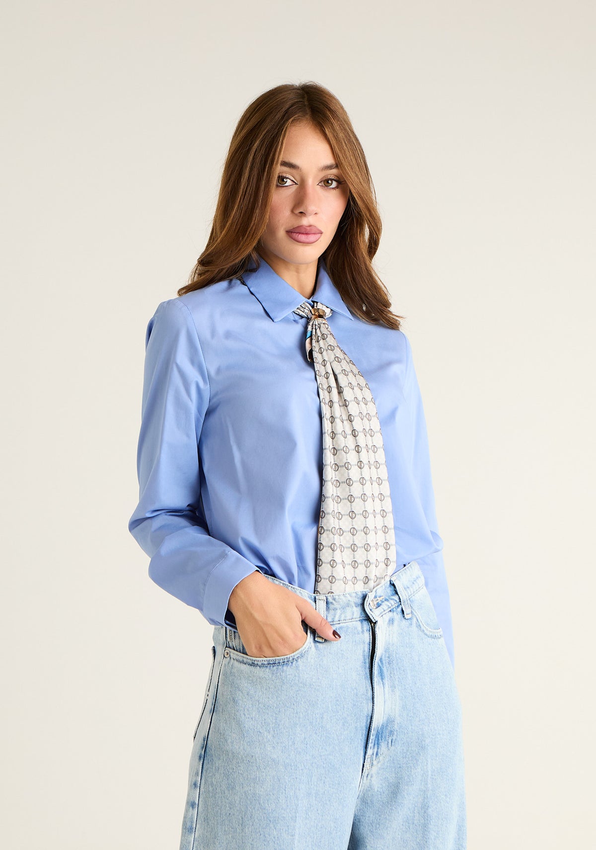 Camicia con foulard