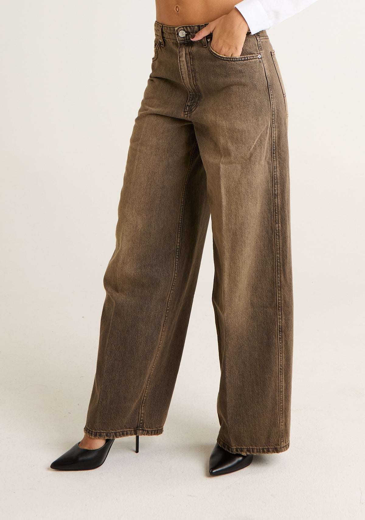 Jeans palazzo con sabbiatura