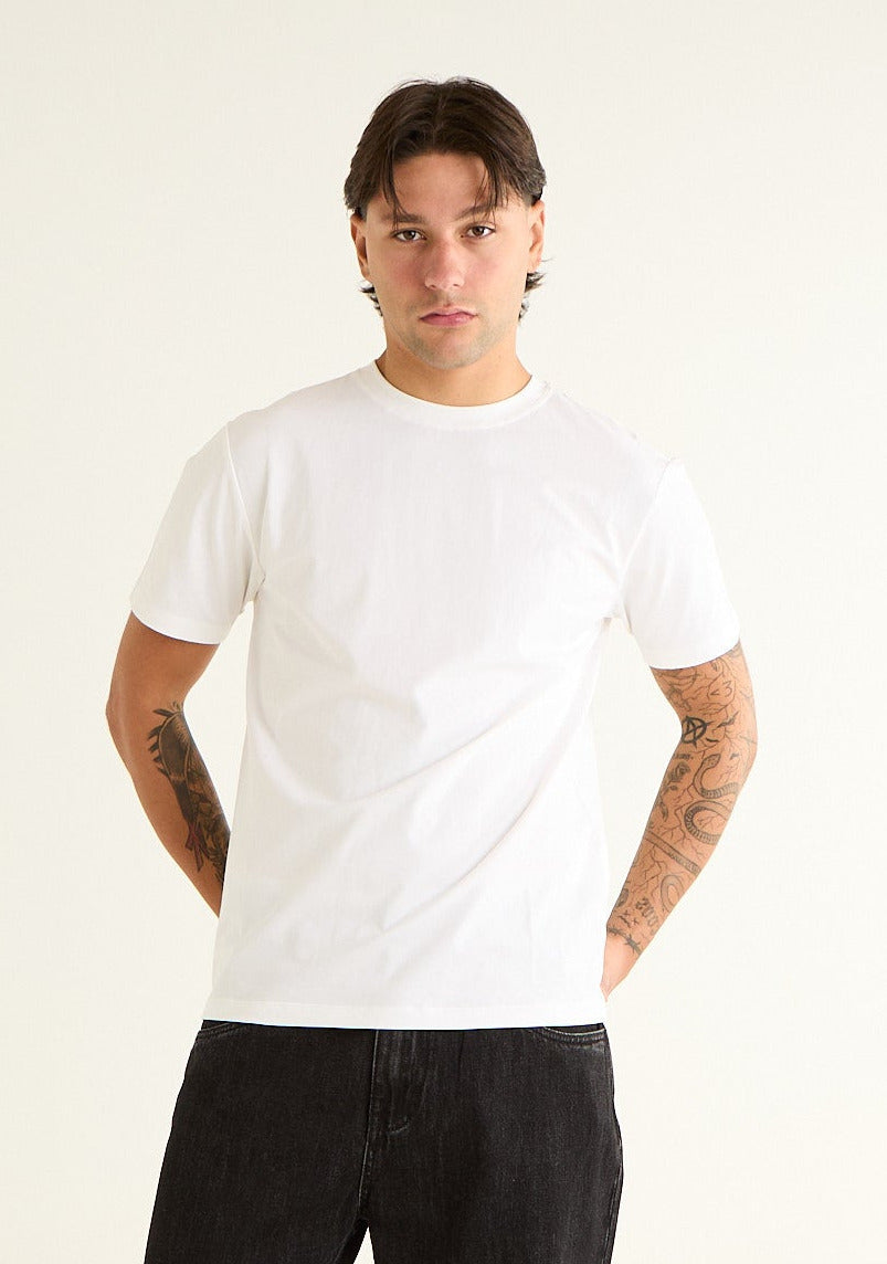 T-shirt tinta unita a taglio pulito