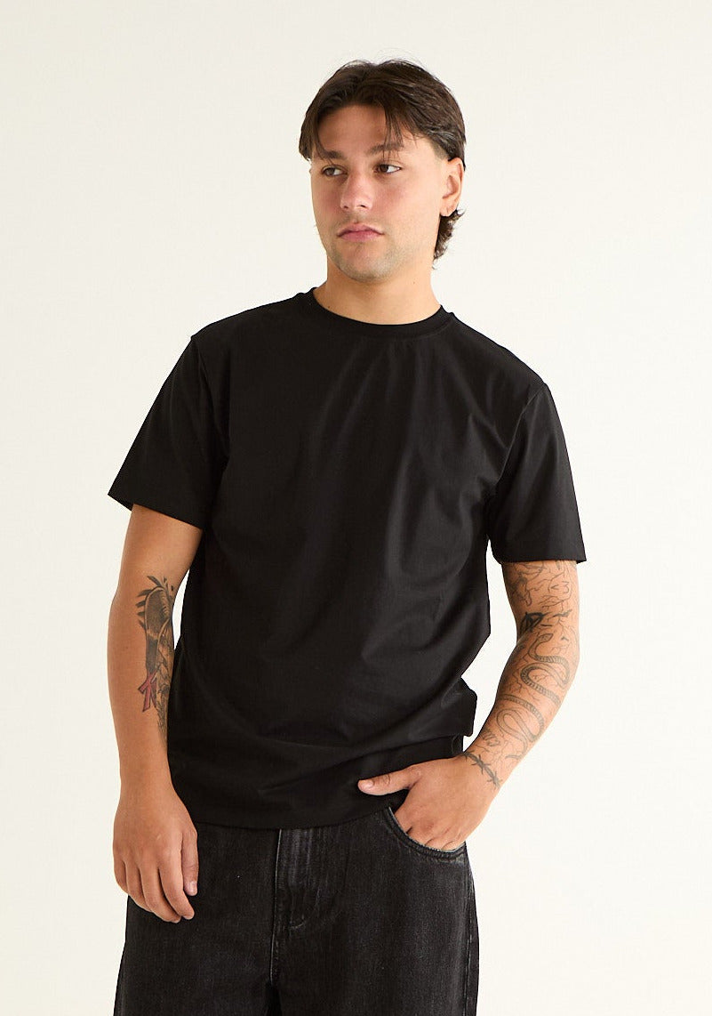 T-shirt tinta unita a taglio pulito