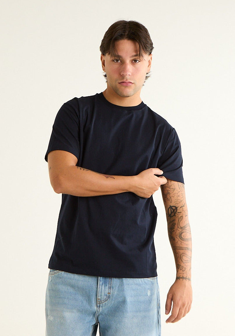 T-shirt tinta unita a taglio pulito