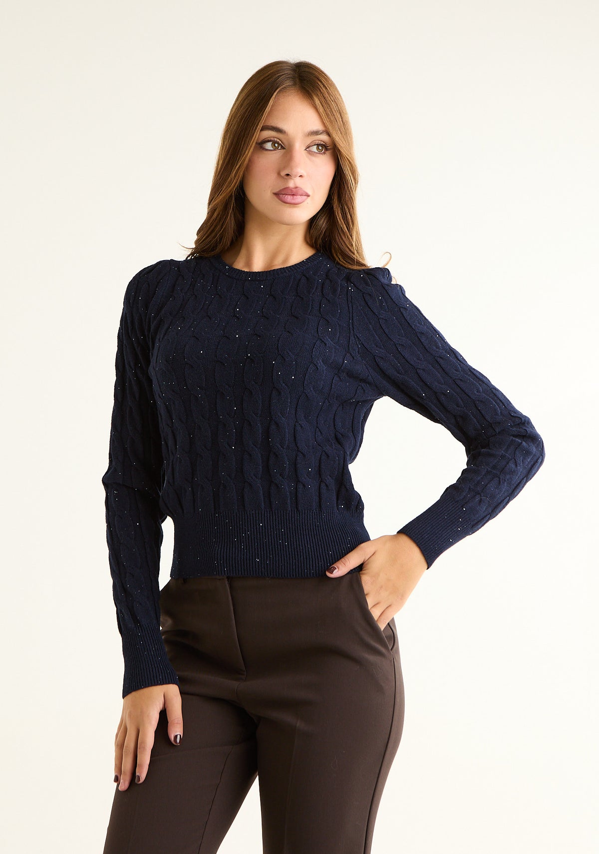 Maglia girocollo con lavorazione geometrica