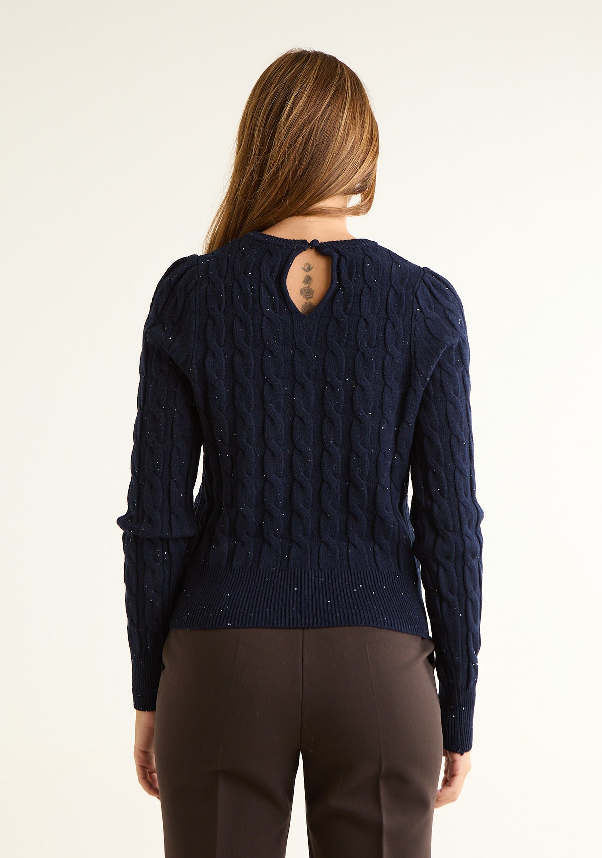Maglia girocollo con lavorazione geometrica