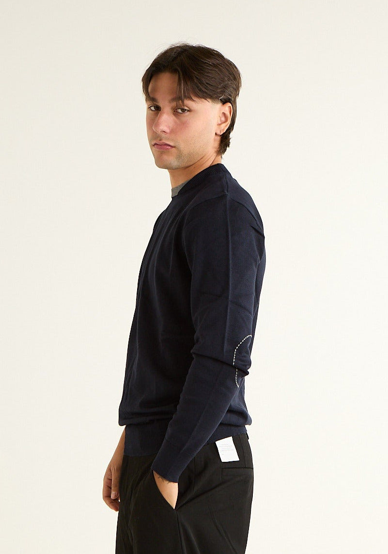 Maglia paricollo con toppe