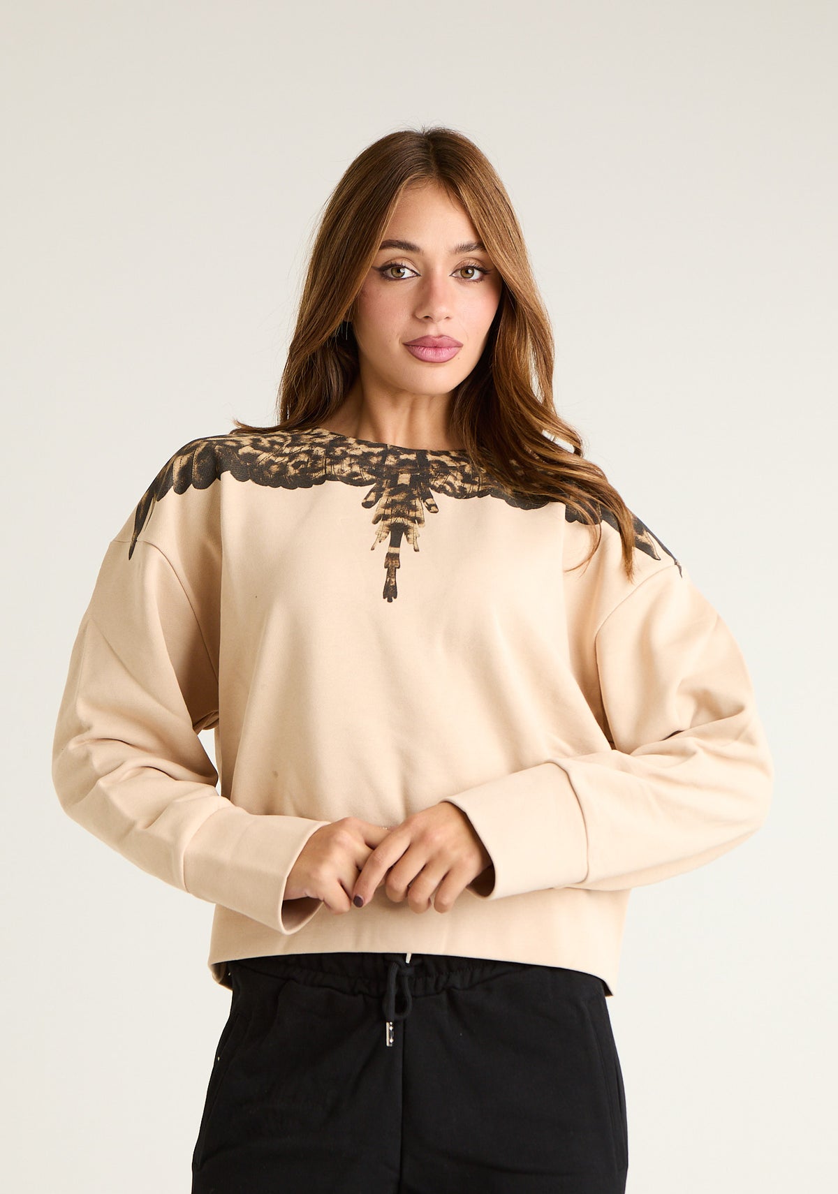 Felpa girocollo con ali animalier