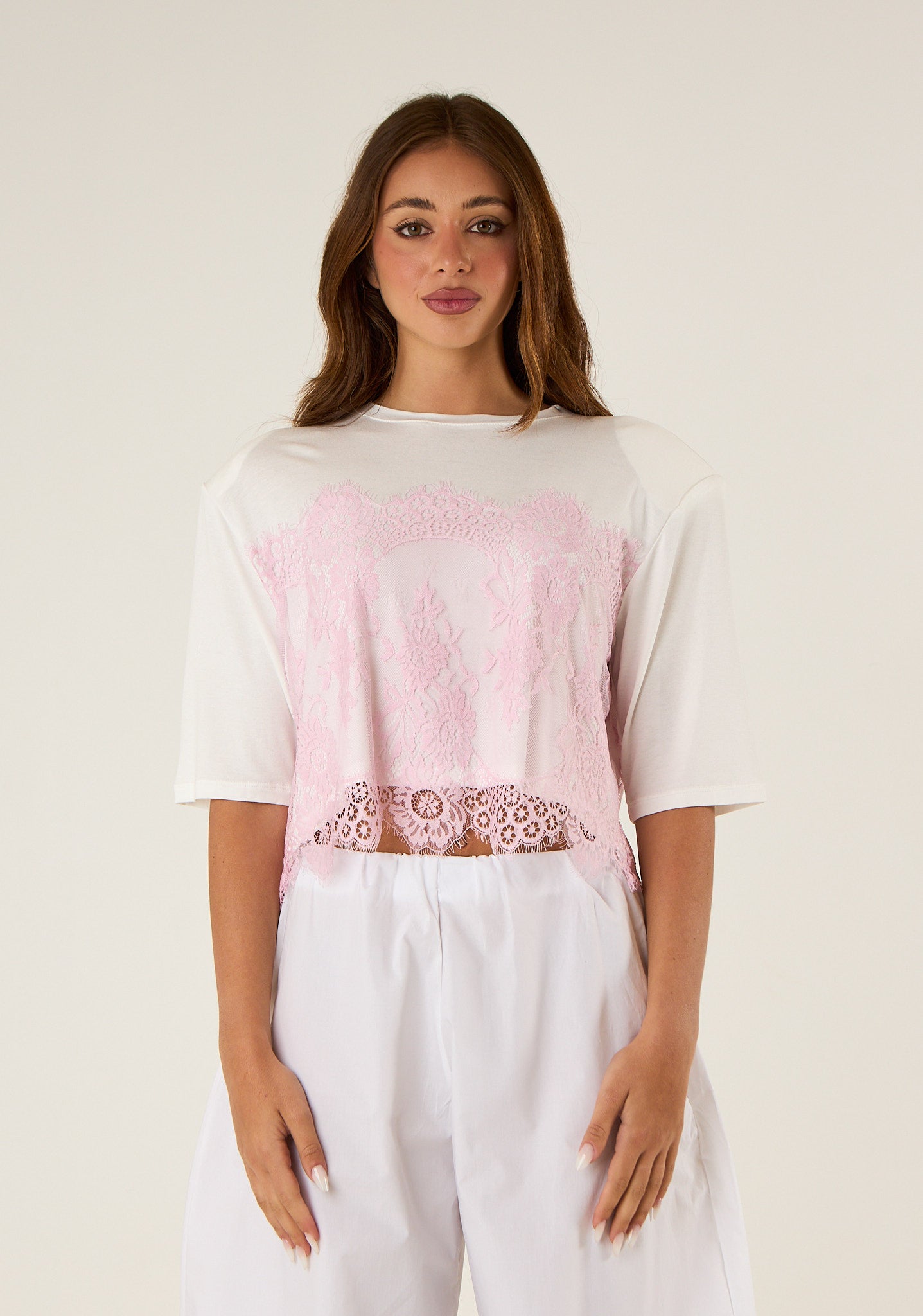 T-shirt crop con pizzo