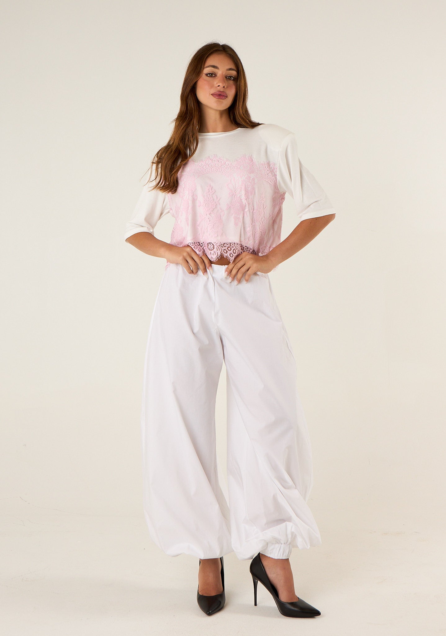 T-shirt crop con pizzo
