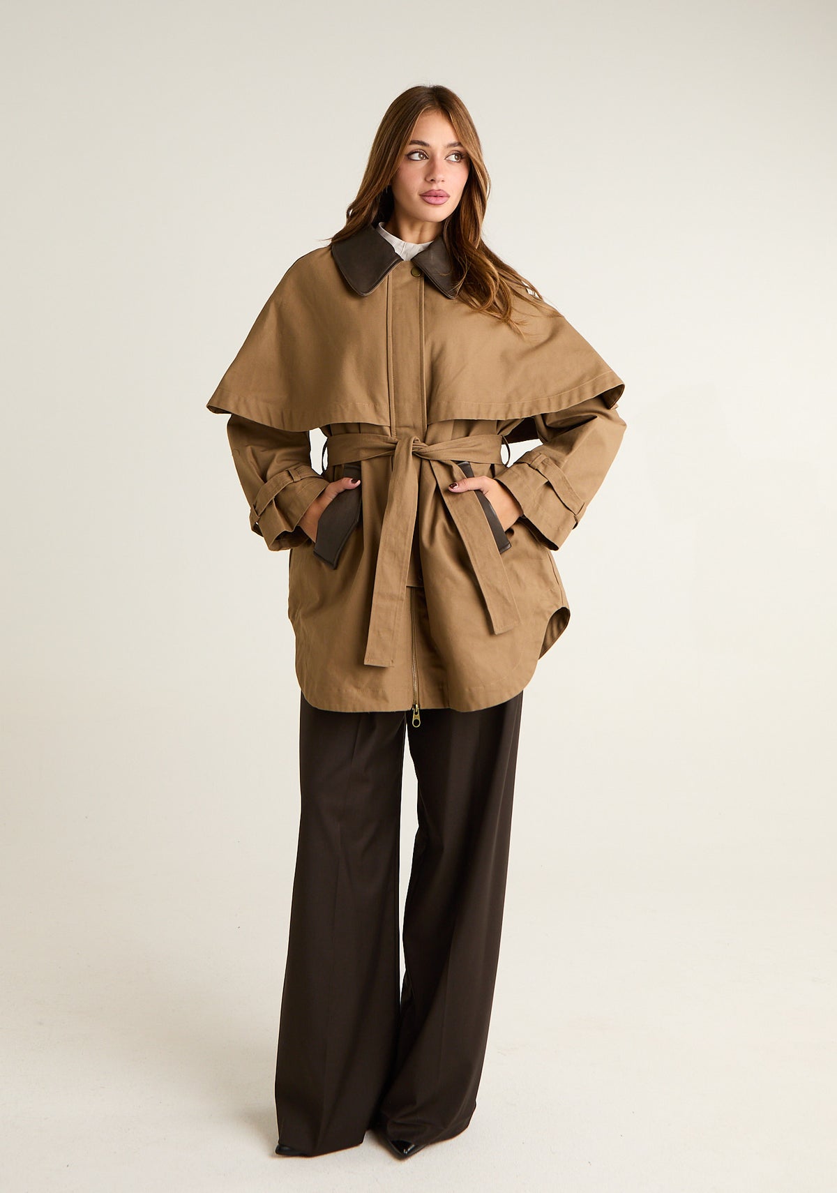 Trench Sherlok con colletto in ecopelle