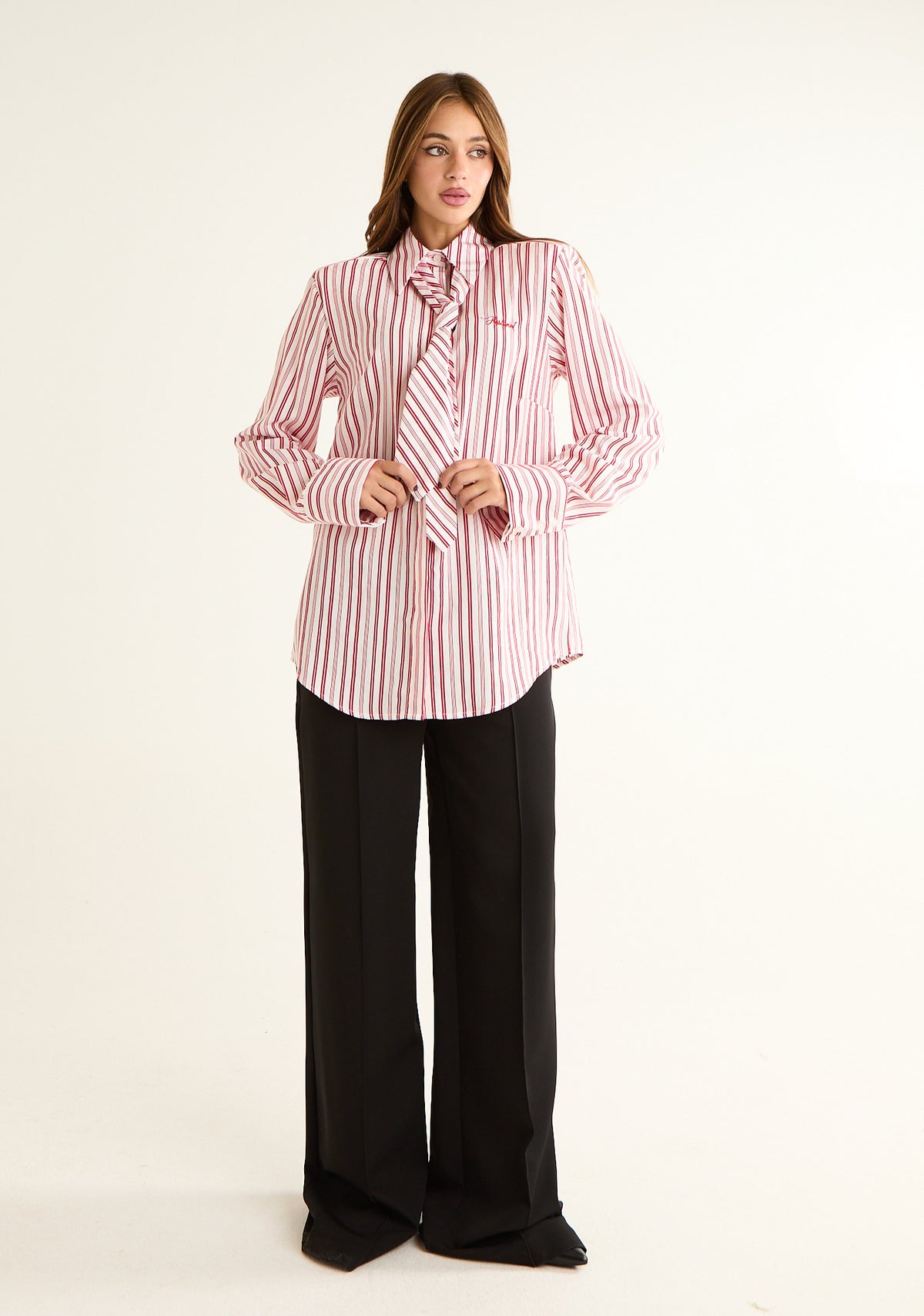 Camicia a righe con cravatta removibile